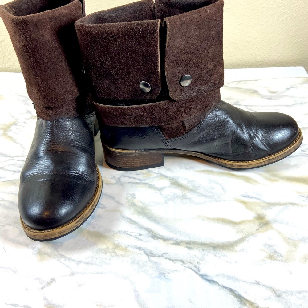 Clarks Ankle Leather booties size 9.5 suede snap ,cuff,round toe.Good Condition - Picture 3 of 5